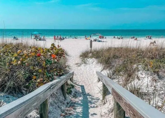 Amazing Views & Steps To 2b-2bath-pool - 207 Apartment Clearwater Beach