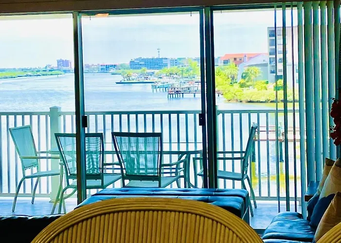 Amazing Views & Steps To 2b-2bath-pool - 207 Apartment Clearwater Beach
